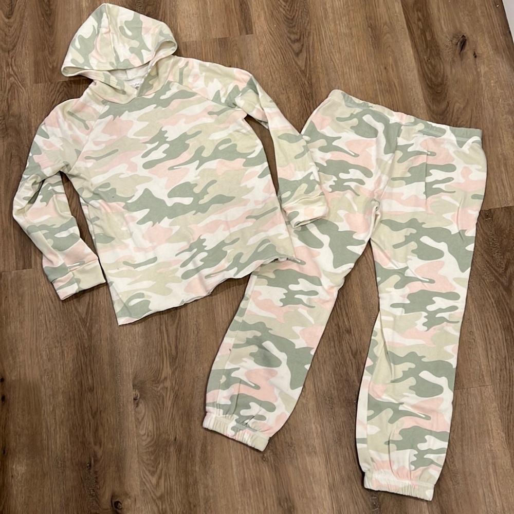 Adorable pastel camo set